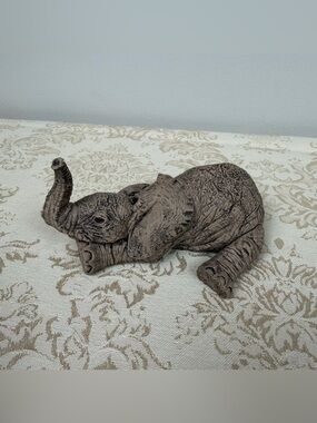 Vintage 1992 The Hero Murphy 3119 Marty Decorative Lying Elephant Figurine